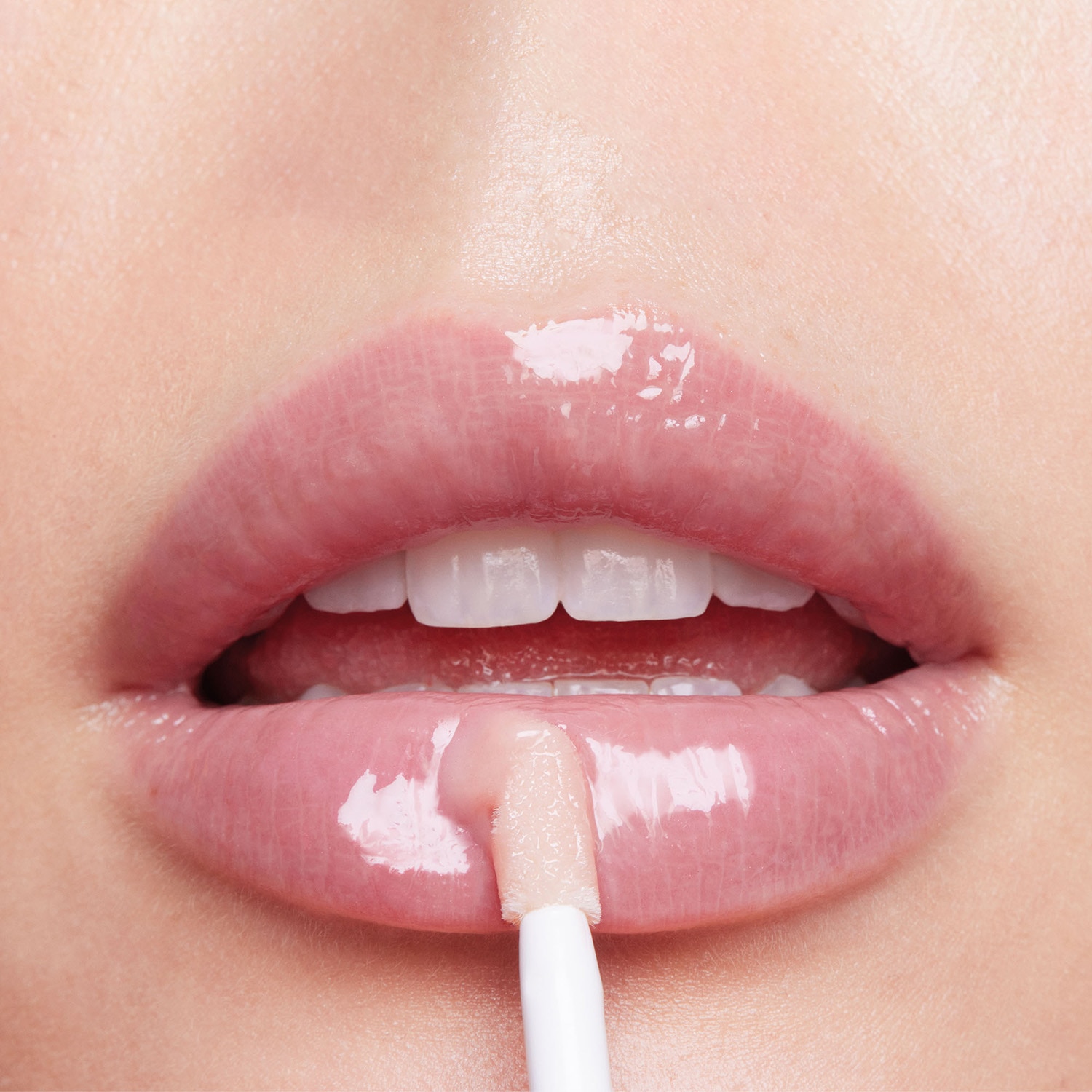 VERY ROSE PLUMPING LIP SERUM (SUERO LABIAL VOLUMINIZADOR)
